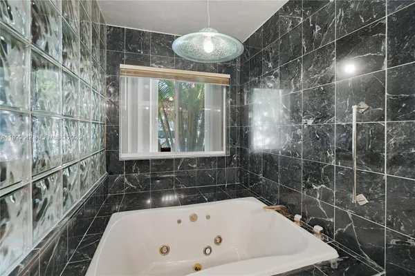 $7,500 | 1845 Daytonia Road, Miami Beach, FL 33141