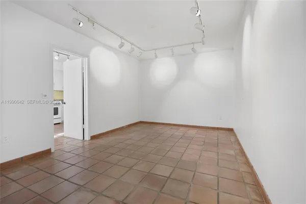 $7,500 | 1845 Daytonia Road, Miami Beach, FL 33141