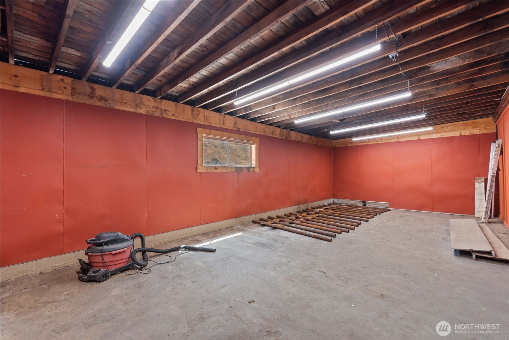 1260 Lower Sunnyslope Road Wenatchee, WA 98801 - Photo 17 of 24 a view of empty room with wooden floor