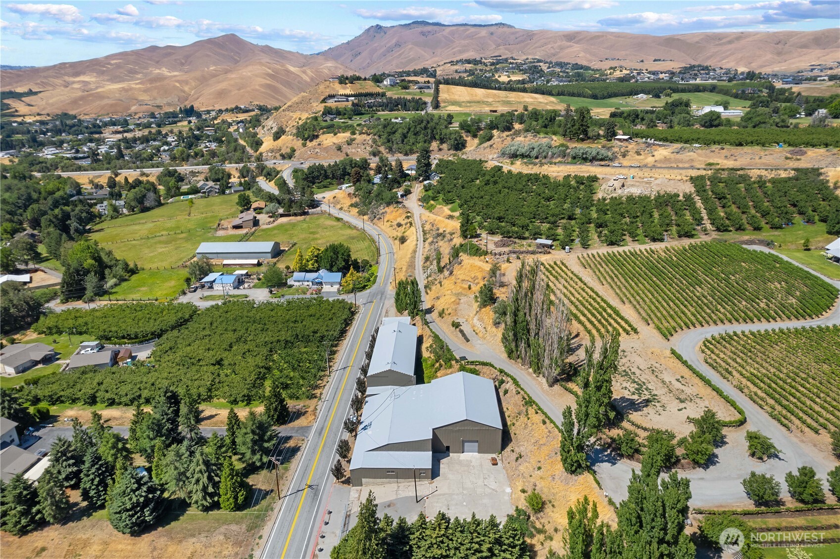1260 Lower Sunnyslope Road Wenatchee, WA 98801 - Photo 21 of 24 an aerial view of residential houses with outdoor space and river