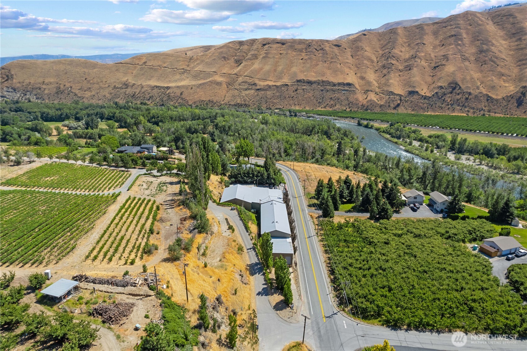 1260 Lower Sunnyslope Road Wenatchee, WA 98801 - Photo 23 of 24 a view of a city with lush green forest