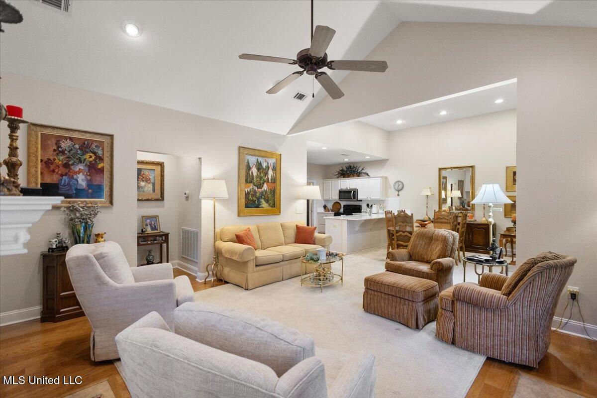 430 Independence Boulevard Flowood, MS 39232 - Photo 11 of 33 Living Room