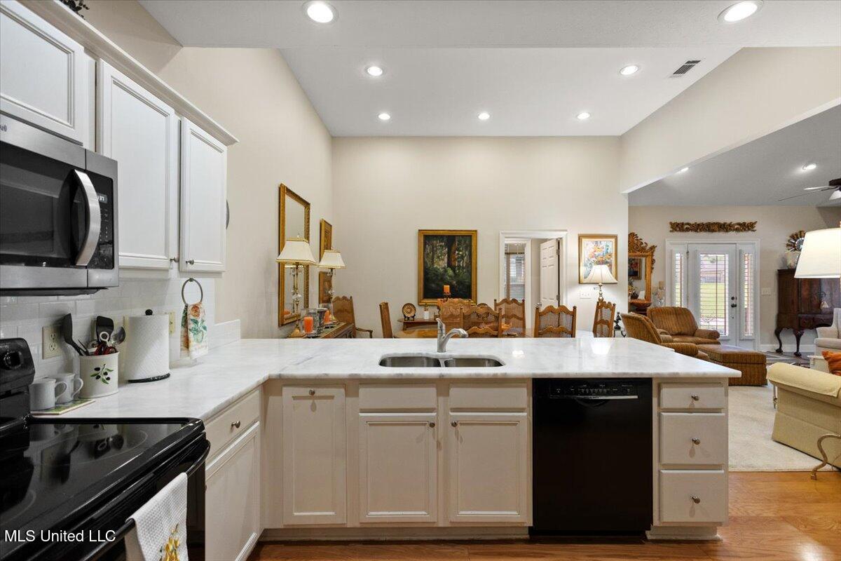 430 Independence Boulevard Flowood, MS 39232 - Photo 14 of 33 Kitchen