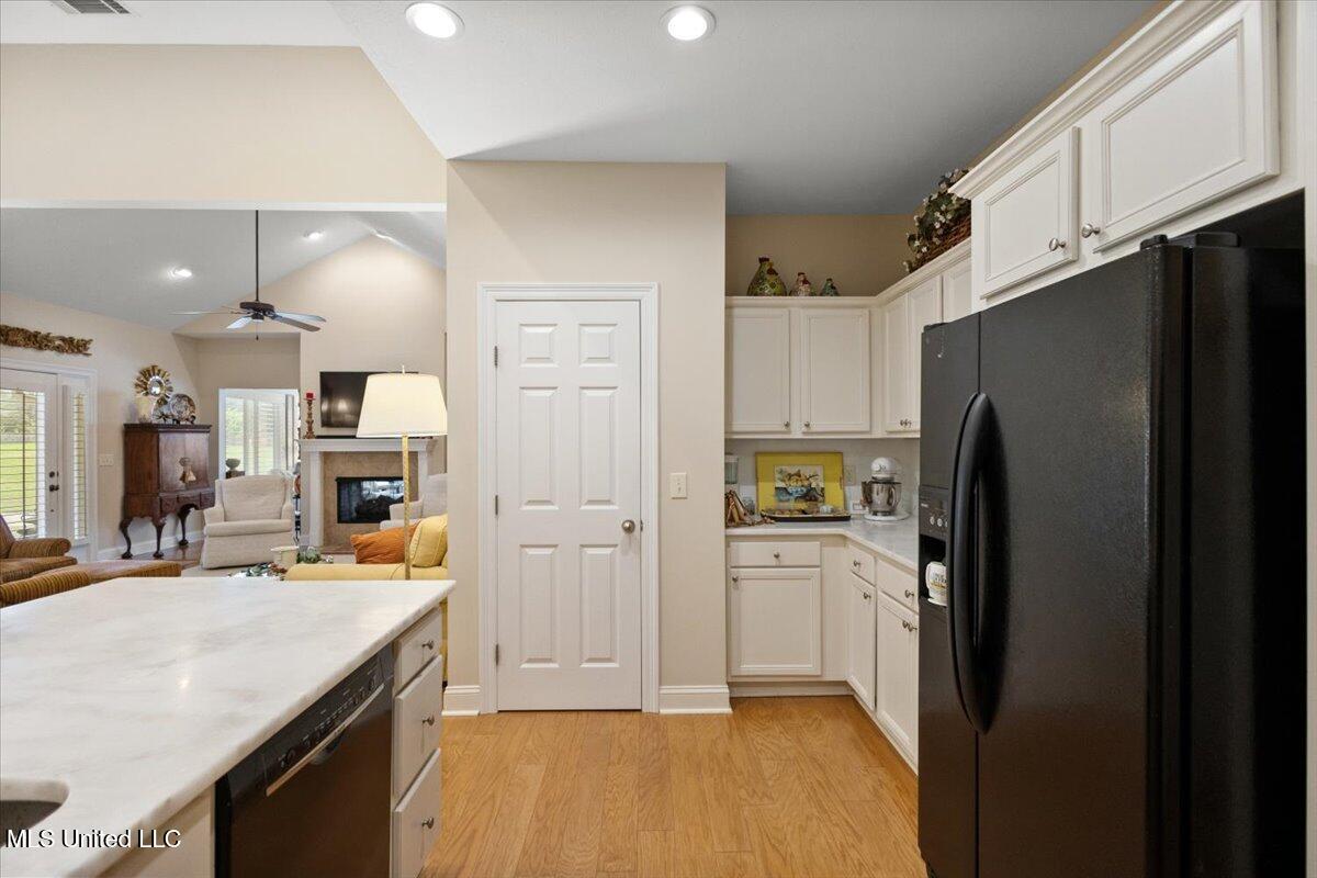 430 Independence Boulevard Flowood, MS 39232 - Photo 15 of 33 Kitchen