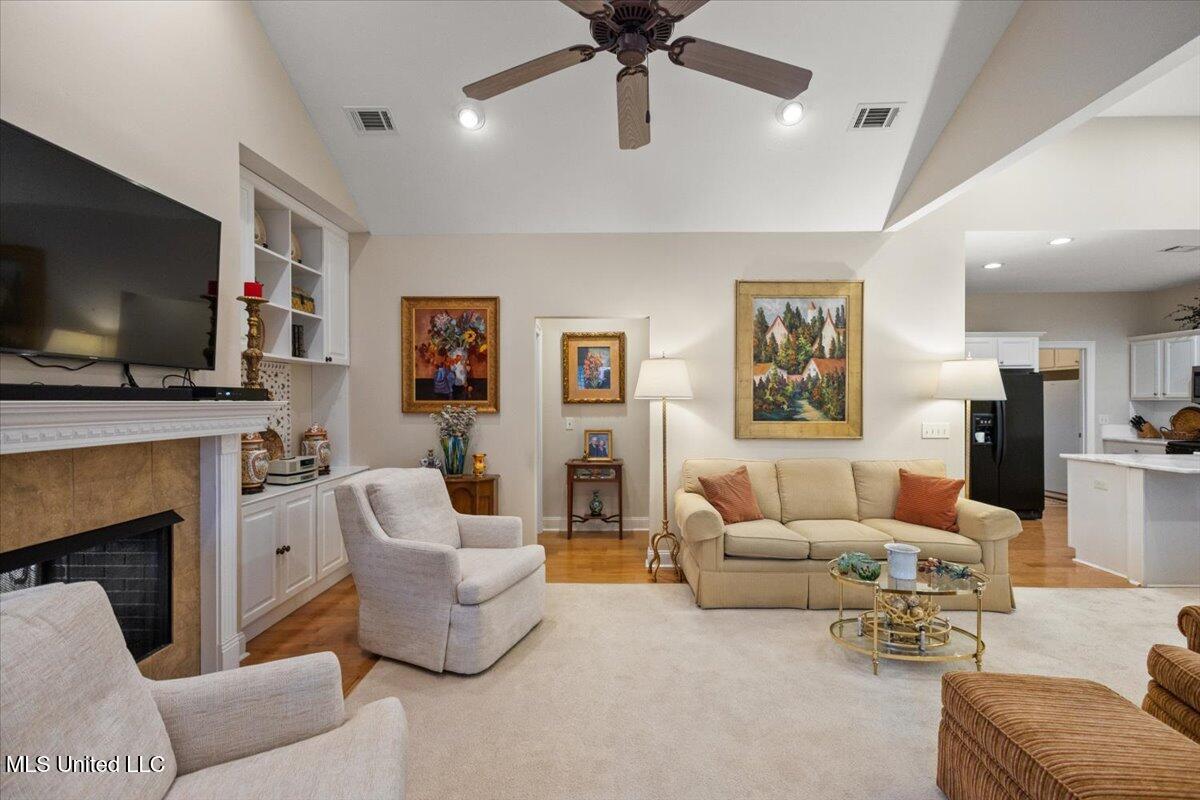 430 Independence Boulevard Flowood, MS 39232 - Photo 8 of 33 Living Room