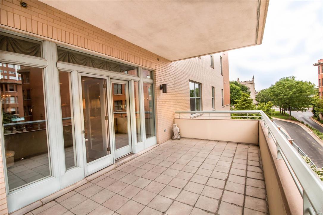 800 South Hanley Road, Unit 2B Clayton, MO 63105 - Photo 4 of 10