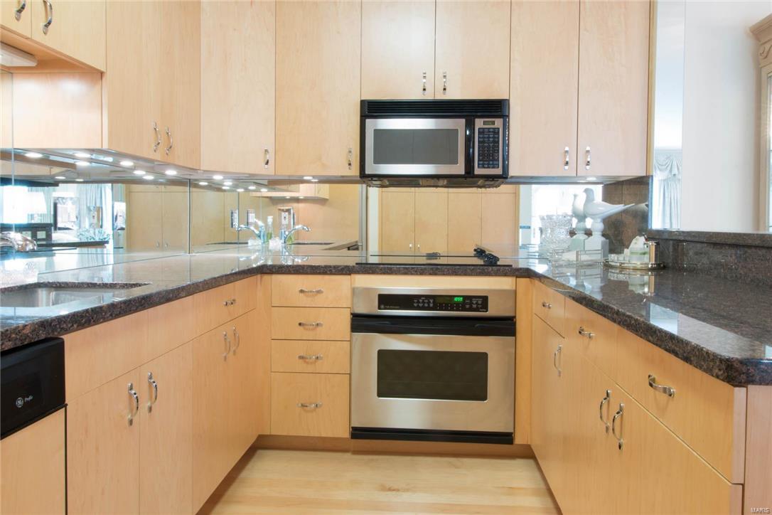 800 South Hanley Road, Unit 2B Clayton, MO 63105 - Photo 5 of 10