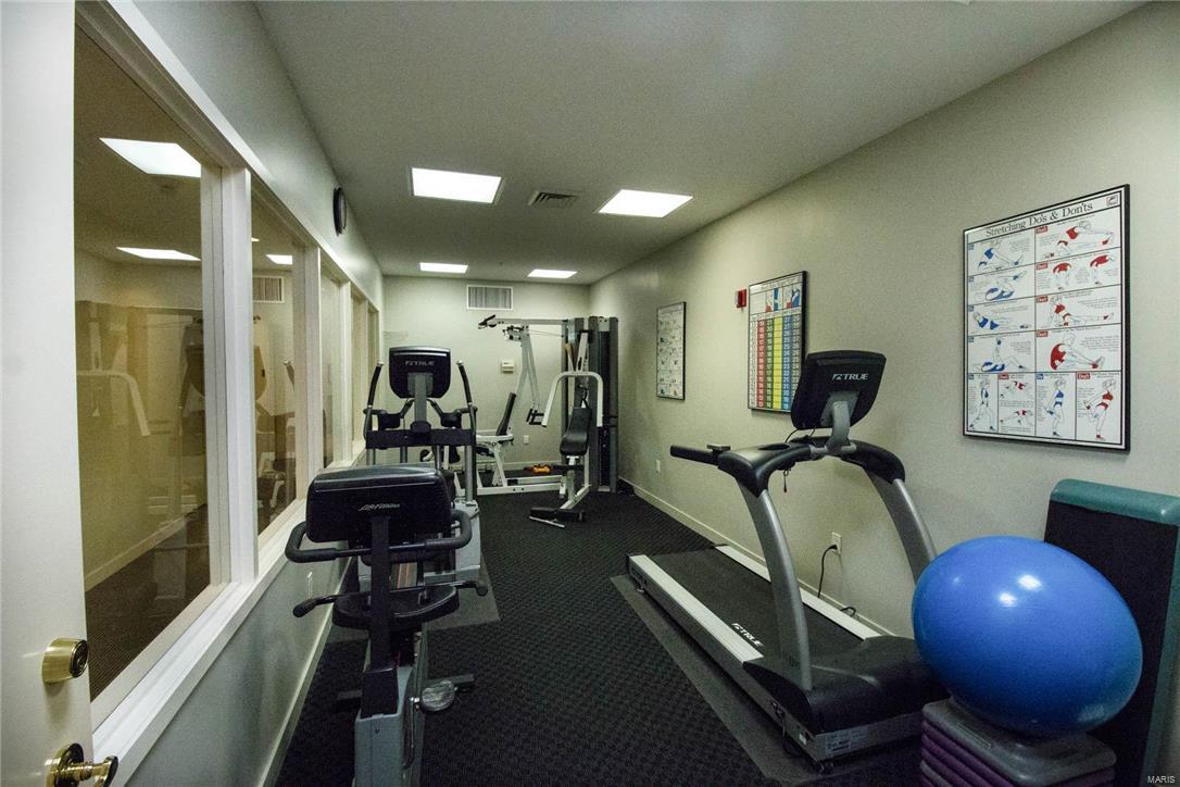 800 South Hanley Road, Unit 2B Clayton, MO 63105 - Photo 9 of 10