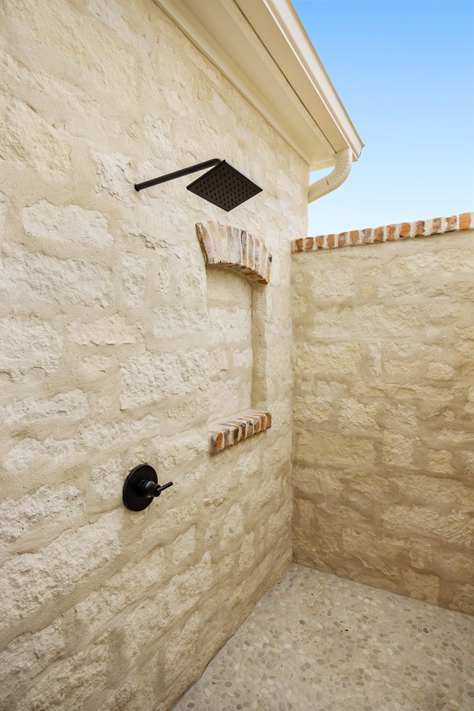 4412 Comanche Trace Drive Kerrville, TX 78028 - Photo 31 of 46 a bathroom with a shower