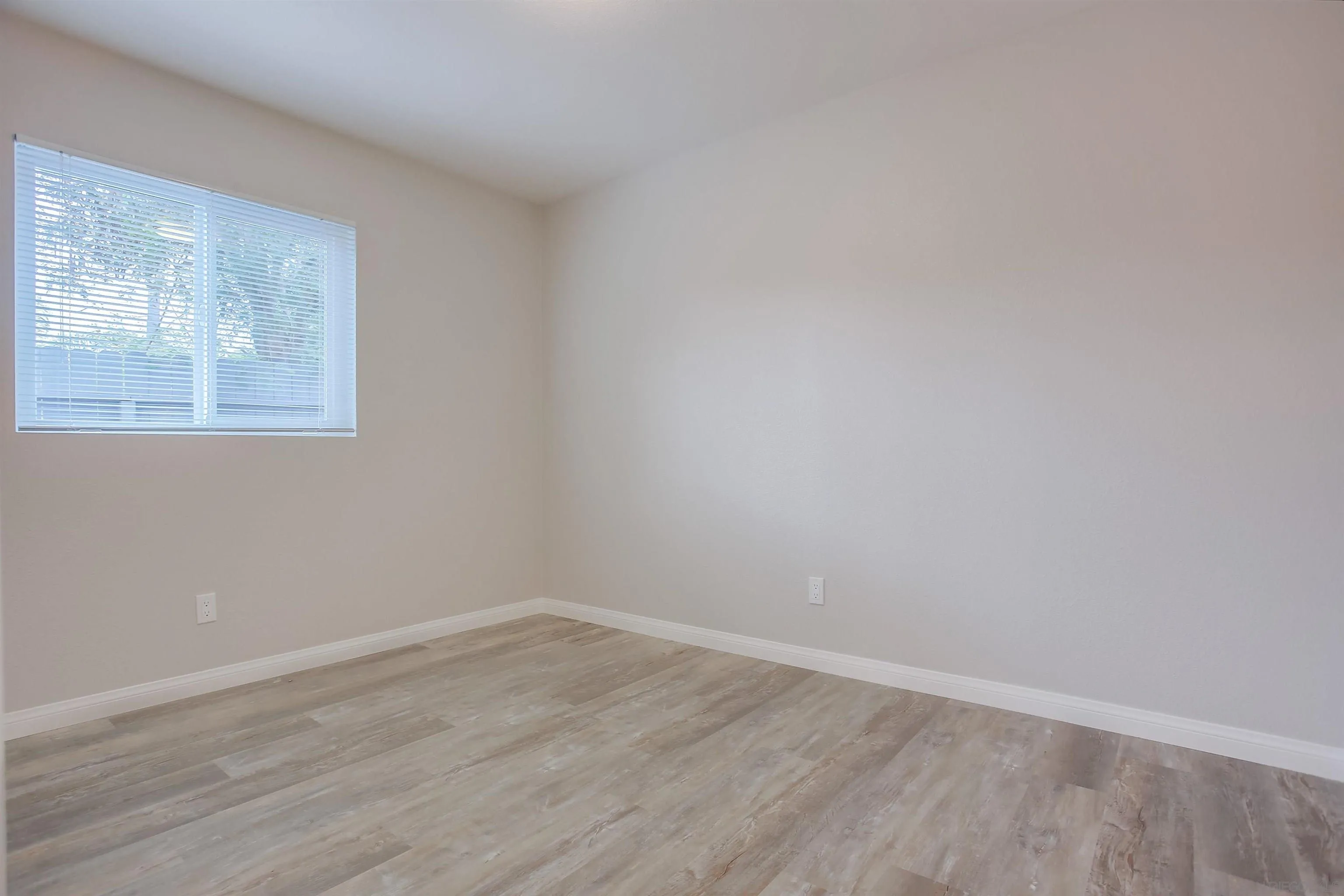 1055 Old Stage Road Fallbrook, CA 92028 - Photo 11 of 16 wooden floor in an empty room