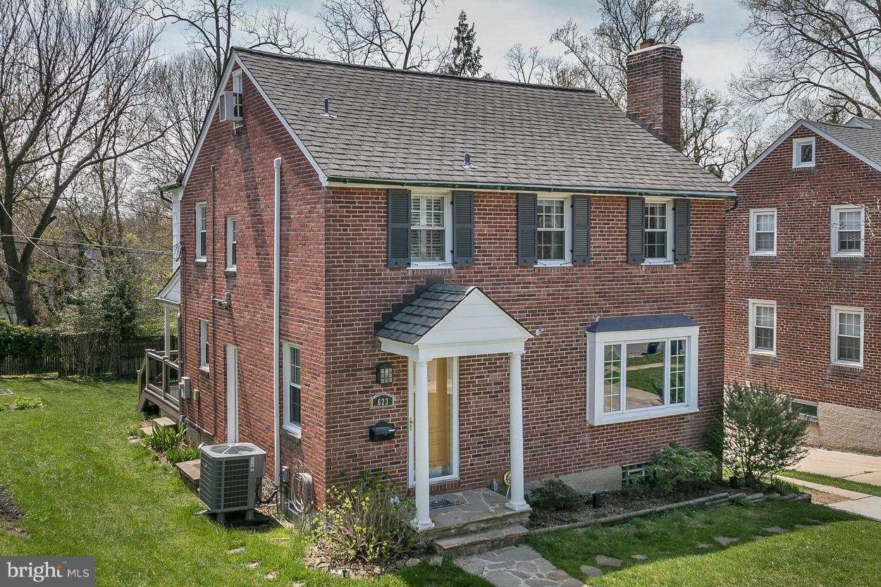 623 Overbrook Road Baltimore, MD 21212 - Photo 3 of 30 front view of a house with a yard