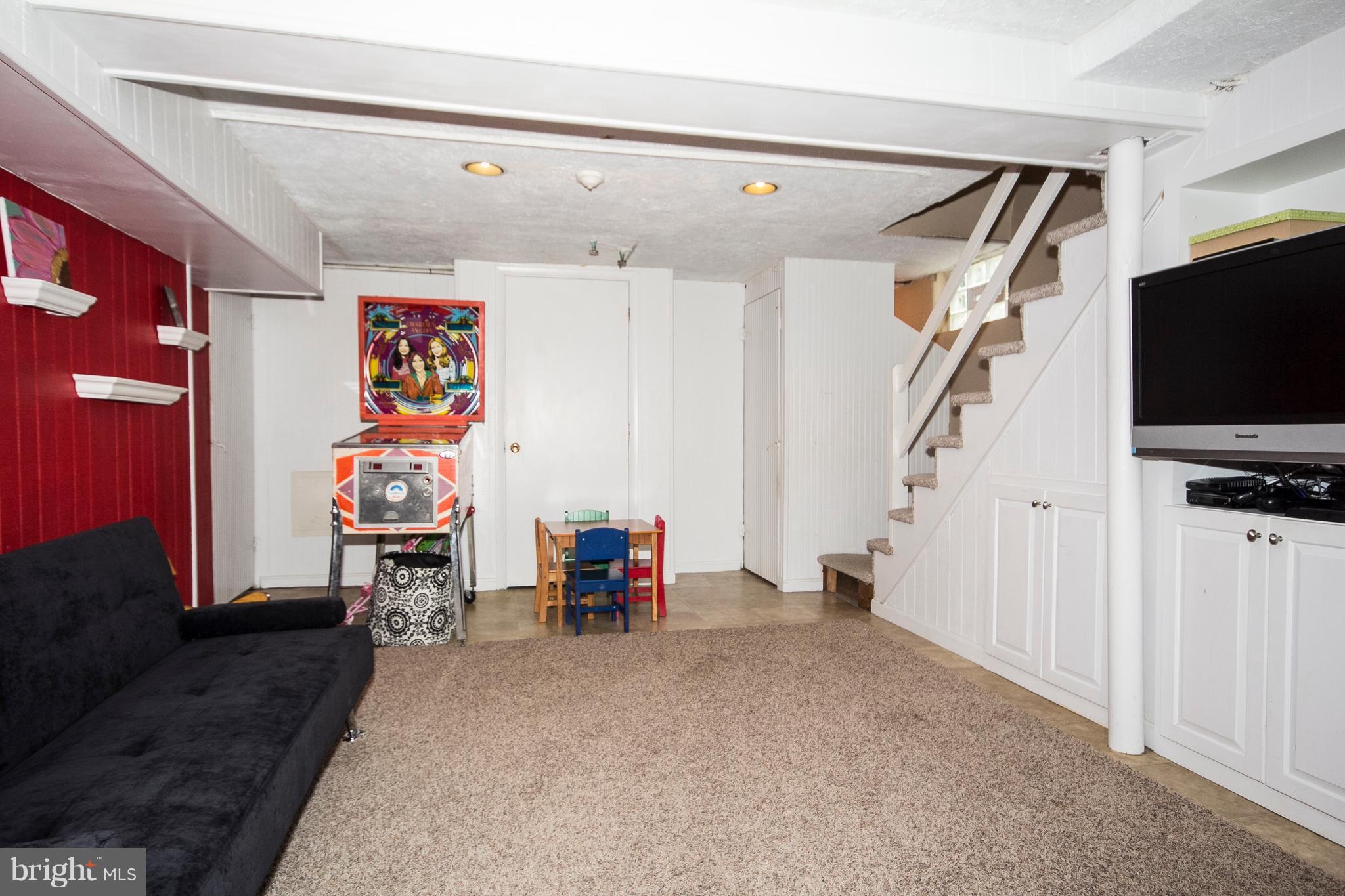 623 Overbrook Road Baltimore, MD 21212 - Photo 28 of 30 a view of game room with window and furniture