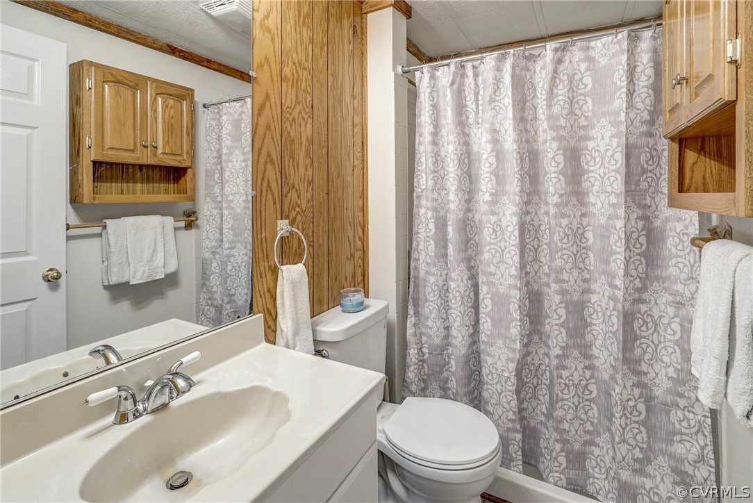 528 Three Chopt Road Manakin-Sabot, VA 23103 - Photo 28 of 50 a bathroom with a sink a toilet and shower curtain