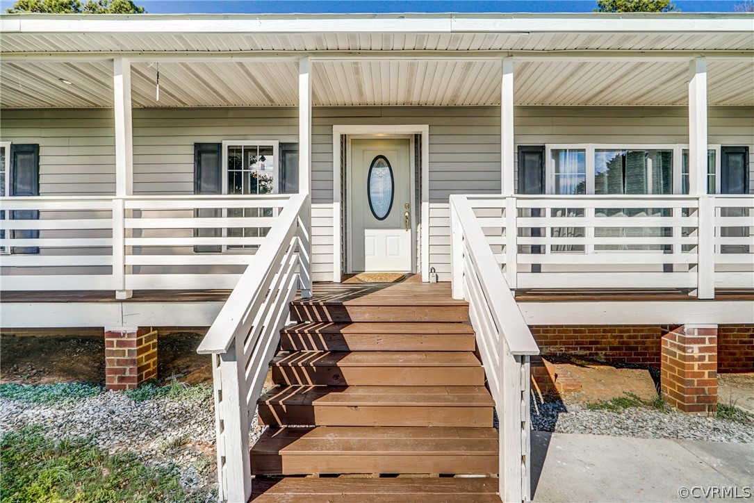 528 Three Chopt Road Manakin-Sabot, VA 23103 - Photo 45 of 50 a view of a house with wooden fence