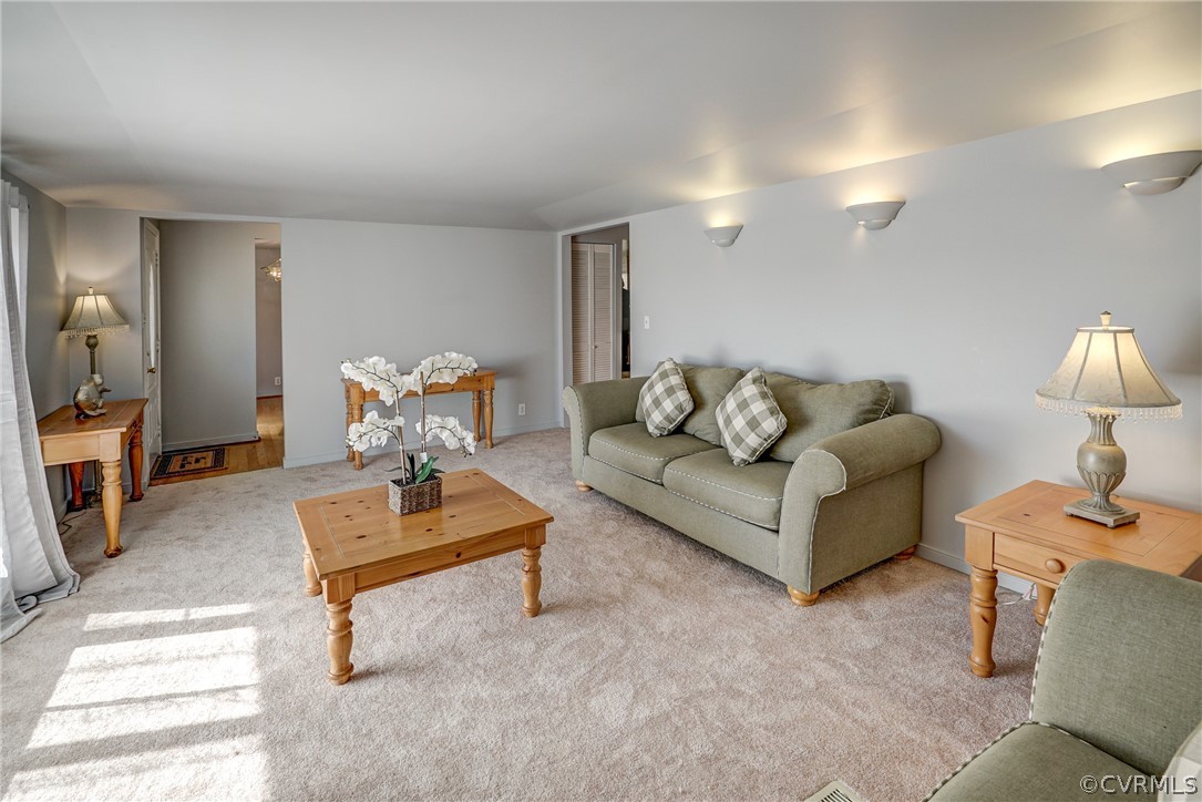 528 Three Chopt Road Manakin-Sabot, VA 23103 - Photo 7 of 50 a living room with furniture and a lamp