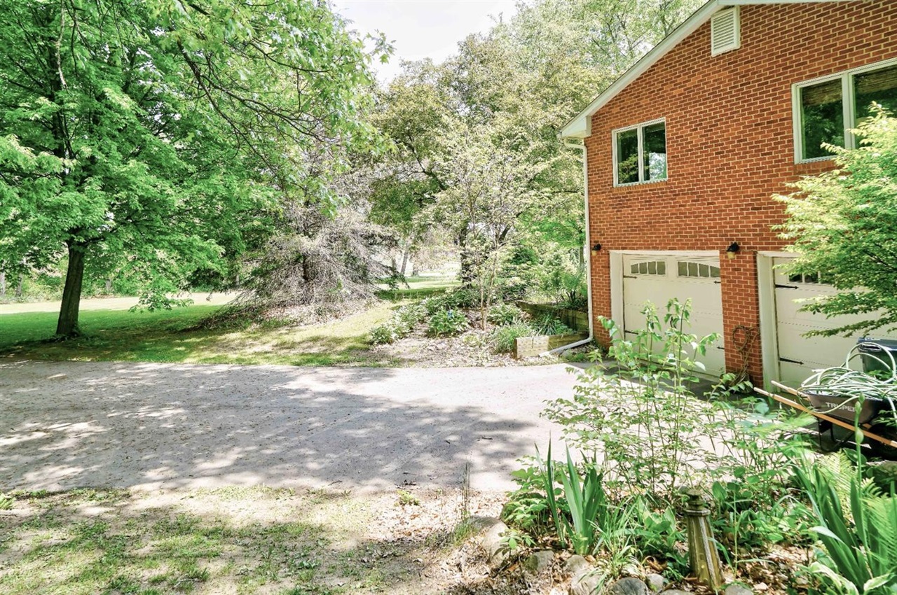 8235 North Territorial Road Dexter, MI 48130 - Photo 7 of 59
