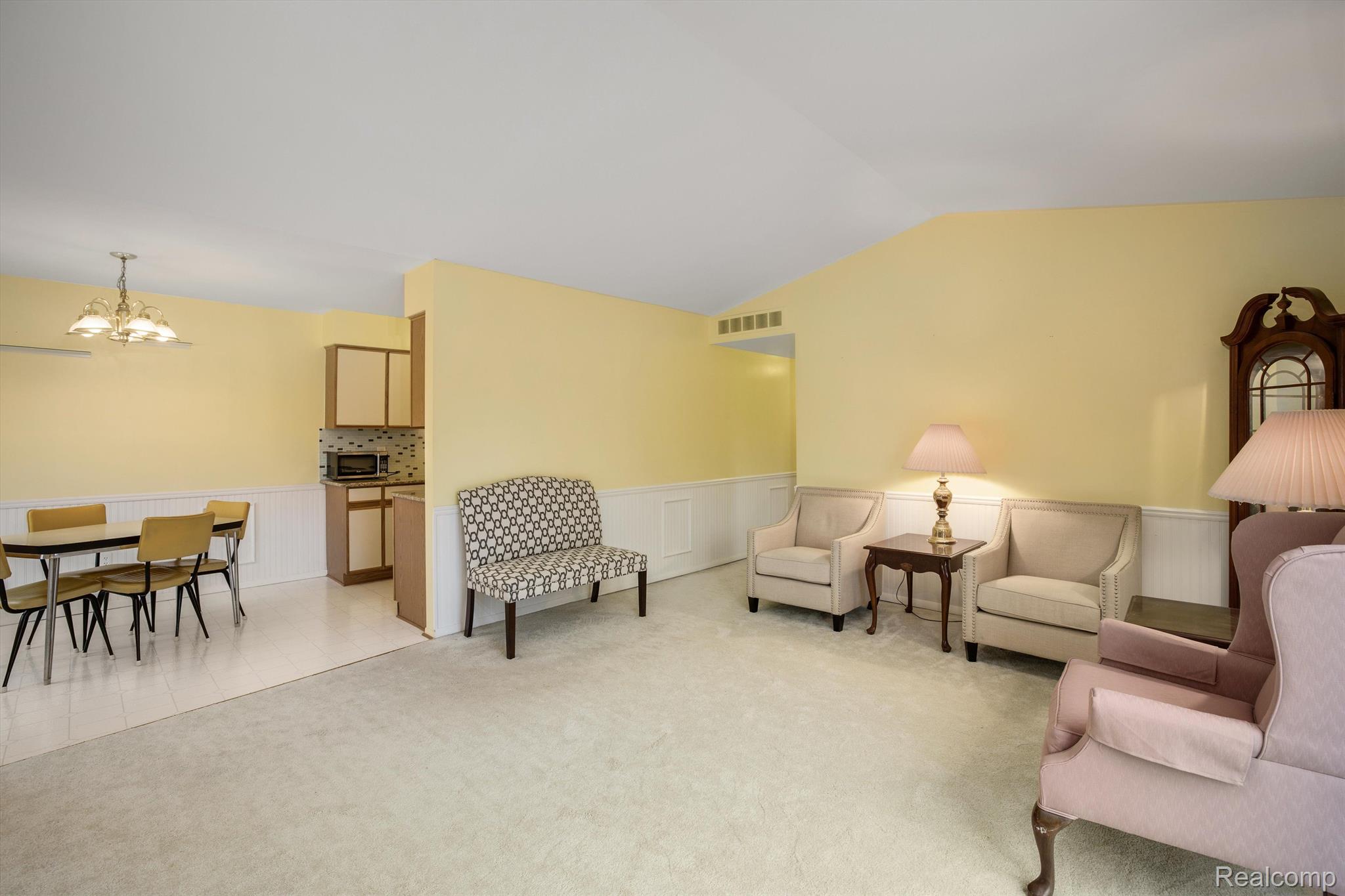 150 Pine Tree Ridge, Unit 4 Waterford, MI 48327 - Photo 5 of 27 Gallery Image 5