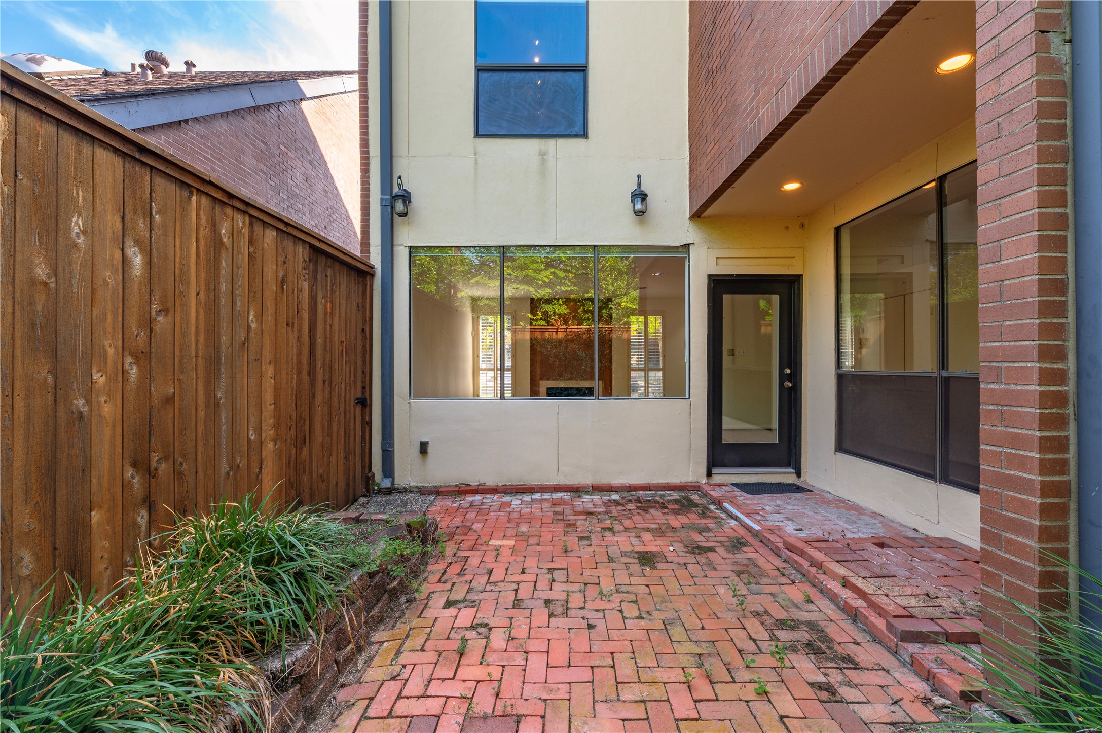 5300 Mercer Street, Unit 7 Houston, TX 77005 - Photo 33 of 41 Courtyard off living and dining room