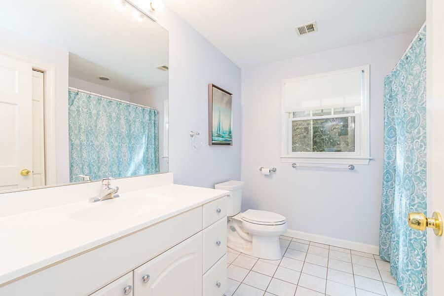 36 Valley Road Mashpee, MA 02649 - Photo 20 of 38 2nd floor Full Bath