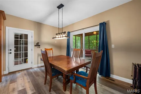 $885,000 | 118 Crescent Road, Ballwin, MO 63021
