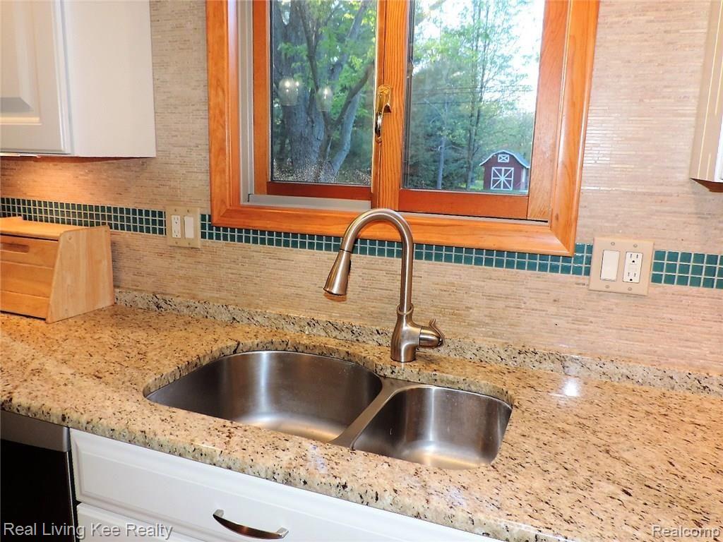 1880 Ruby Avenue Rochester, MI 48309 - Photo 13 of 37 kit3.JPG
