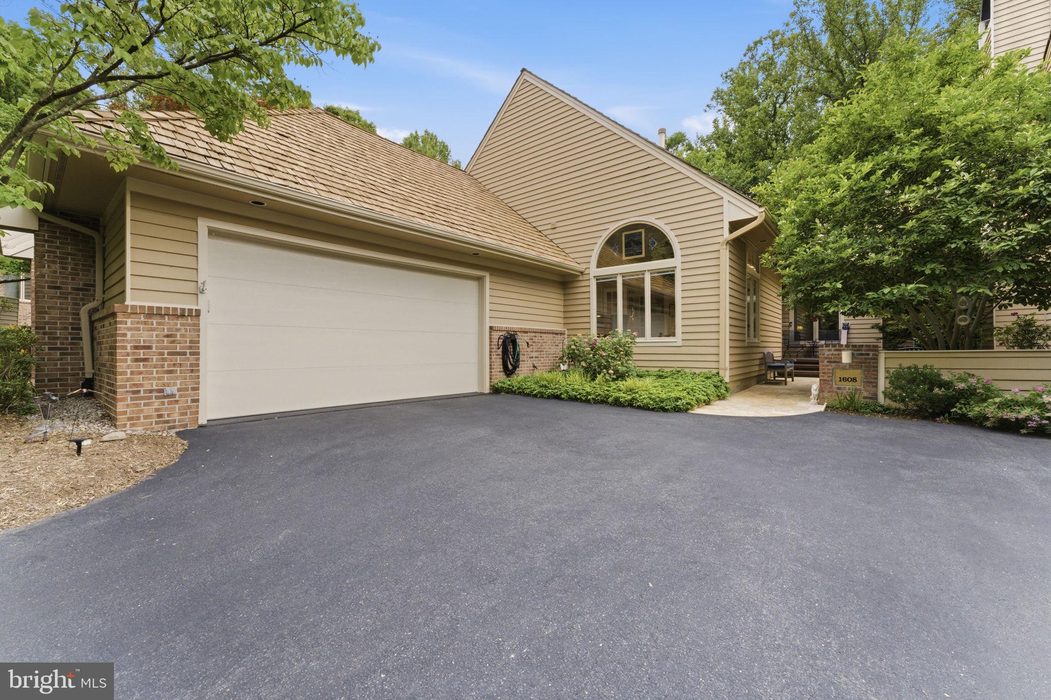 1608 Woodstock Lane Reston, VA 20194 - Photo 2 of 76