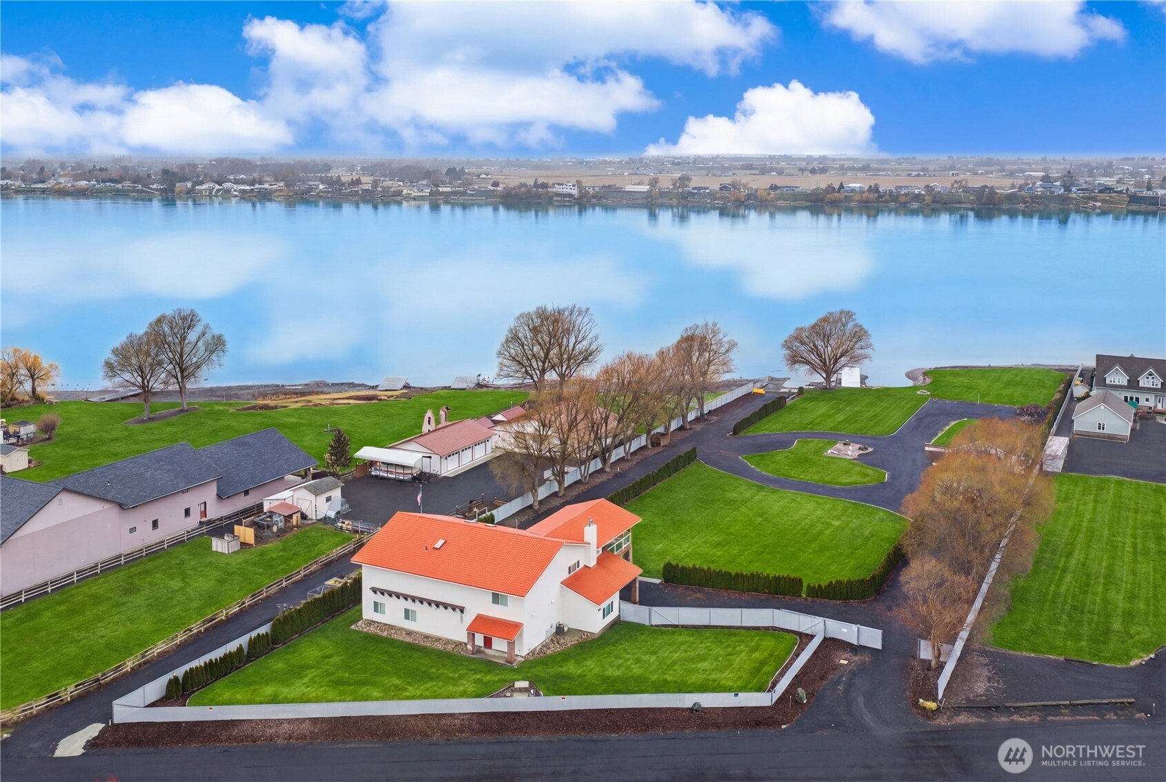 3062 Wild Goose Road Northeast Moses Lake, WA 98837 - Photo 3 of 36