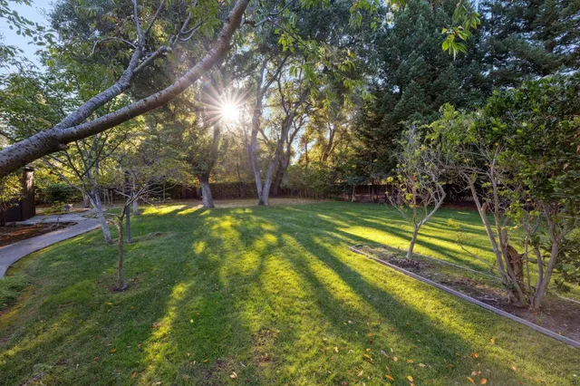 $8,999,000 | 243 Selby Lane, Atherton, CA 94027