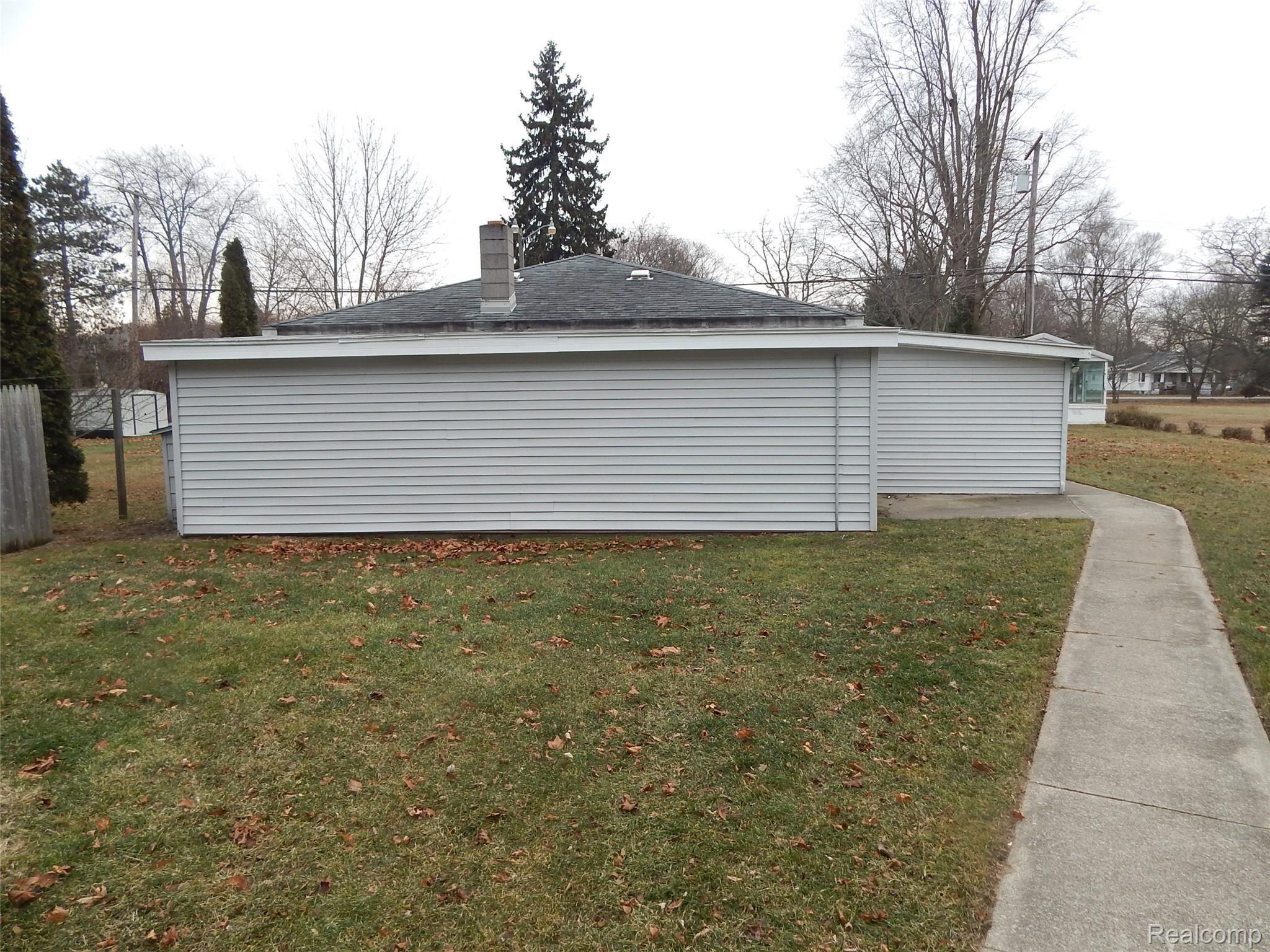 3214 Krafft Road Fort Gratiot, MI 48059 - Photo 34 of 38 DSCN3763.JPG