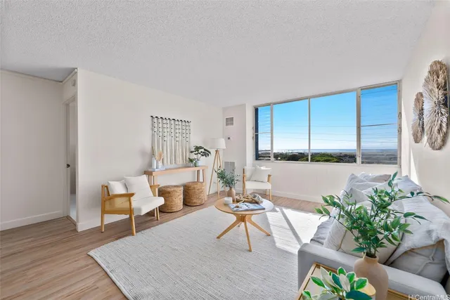 $450,000 | 3045 Ala Napuaa Place, Unit 912, Honolulu, HI 96818