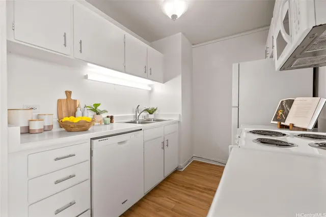 $450,000 | 3045 Ala Napuaa Place, Unit 912, Honolulu, HI 96818