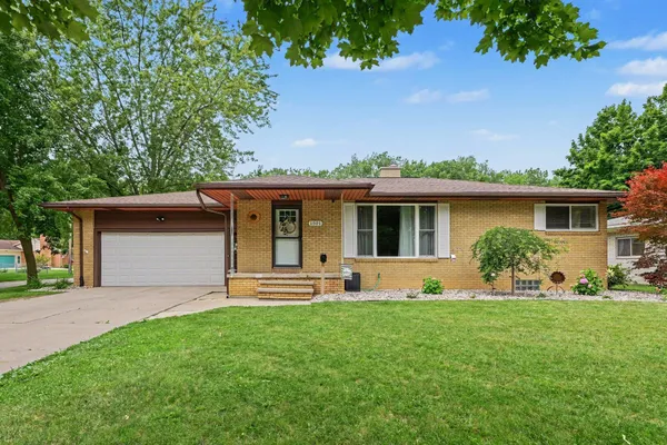 $194,900 | 1501 North Dewitt Street, Bay City, MI 48706