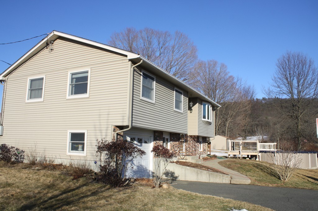 136 North Hillside Road Deerfield, MA 01373 - Photo 3 of 17 Gallery Image 3