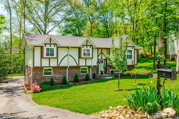 $400,000 | 6307 Ridge Lake Road, Hixson, TN 37343