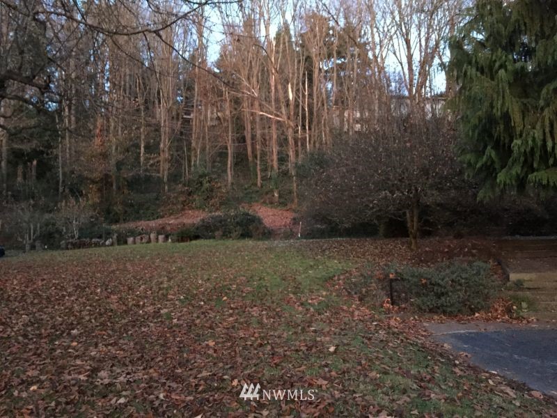 8246 West Mercer Way Mercer Island, WA 98040 - Photo 5 of 13