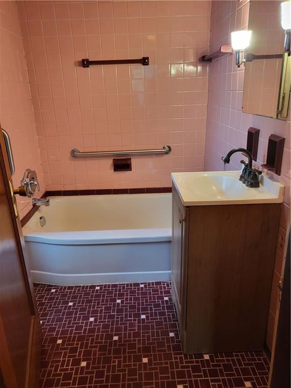 1003 Maple Avenue Turtle Creek, PA 15145 - Photo 14 of 24 a bathroom with a sink and a bathtub