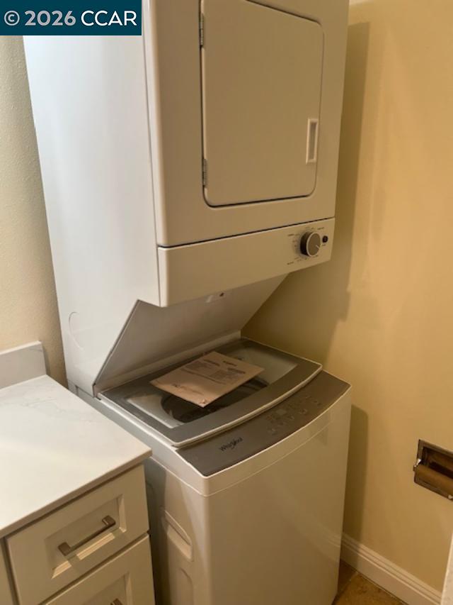 5451 Roundtree Place Concord, CA 94521 - Photo 14 of 20 a utility room with dryer and washer
