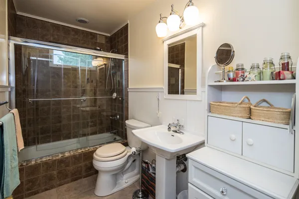 $619,900 | 10 Old Town Road, Castleton, VT 05735