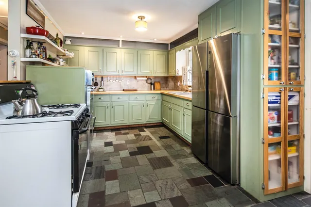 $619,900 | 10 Old Town Road, Castleton, VT 05735