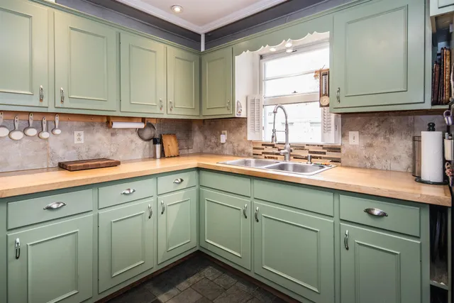 $619,900 | 10 Old Town Road, Castleton, VT 05735