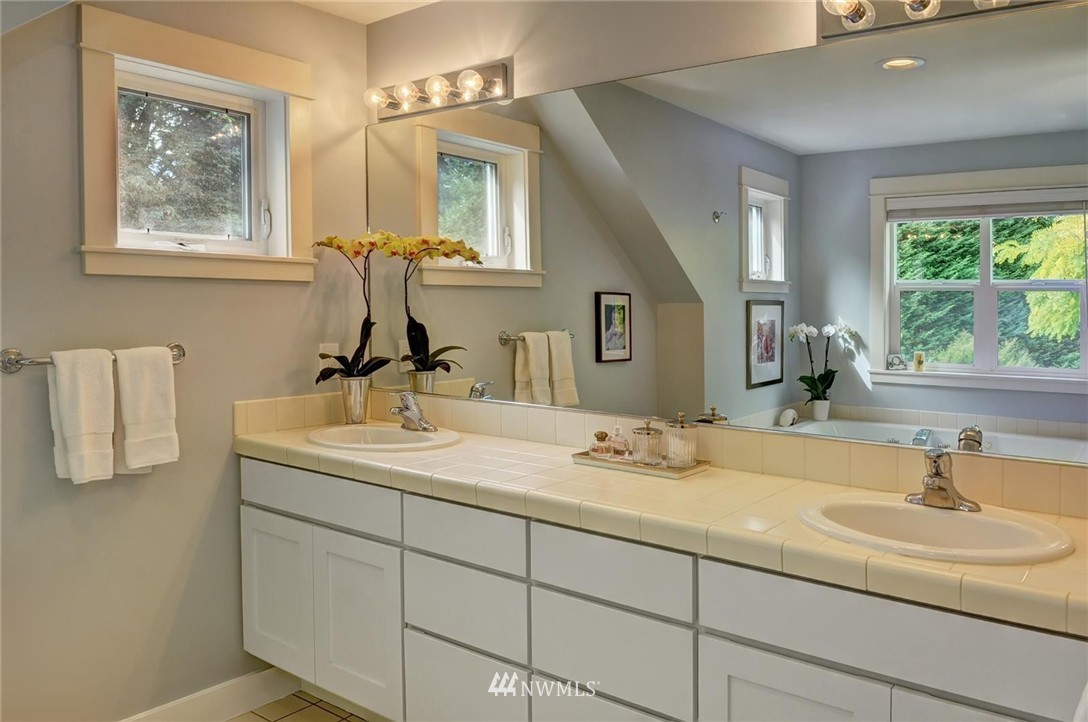 6448 Northeast Ralston Road Bainbridge Island, WA 98110 - Photo 17 of 25 Gallery Image 17