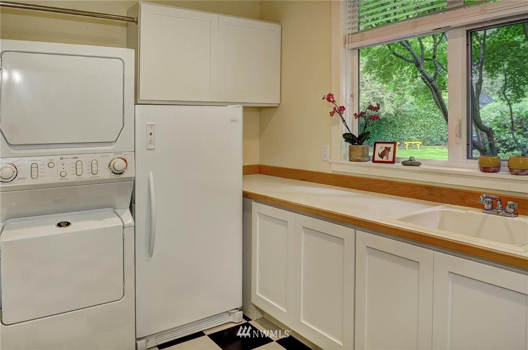 6448 Northeast Ralston Road Bainbridge Island, WA 98110 - Photo 10 of 25 Gallery Image 10