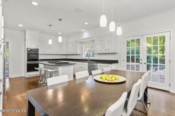 $30,000 | 26 Round Hill Road, Greenwich, CT 06831