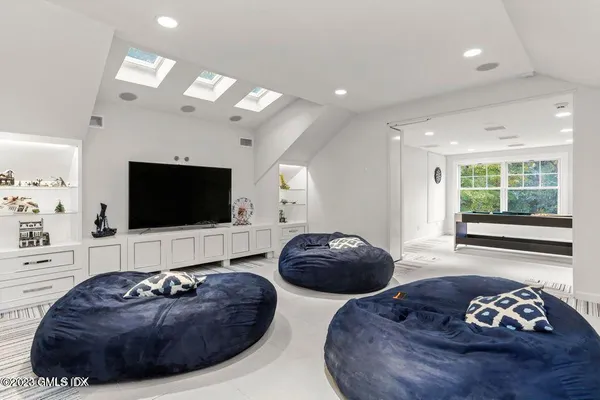 $30,000 | 26 Round Hill Road, Greenwich, CT 06831