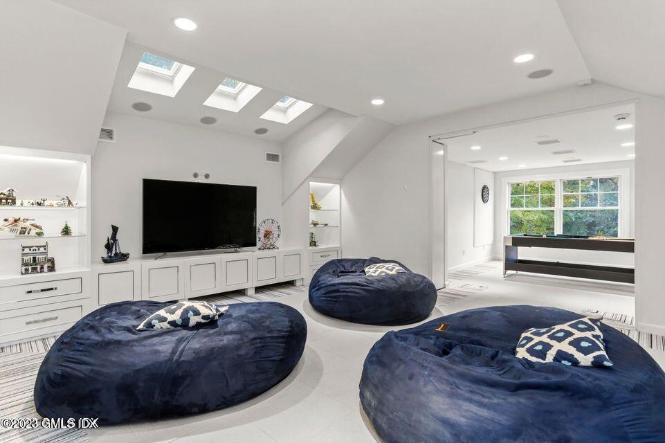 26 Round Hill Road Greenwich, CT 06831 - Photo 25 of 38 3rd Floor Playroom