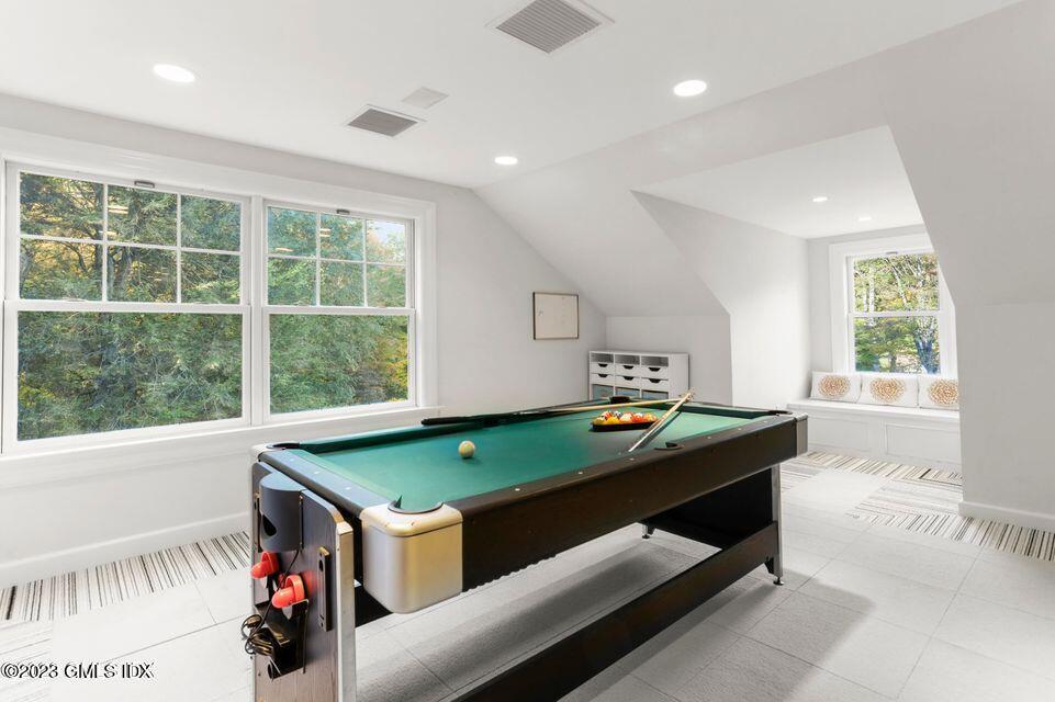 26 Round Hill Road Greenwich, CT 06831 - Photo 27 of 38 3rd Floor Bedroom