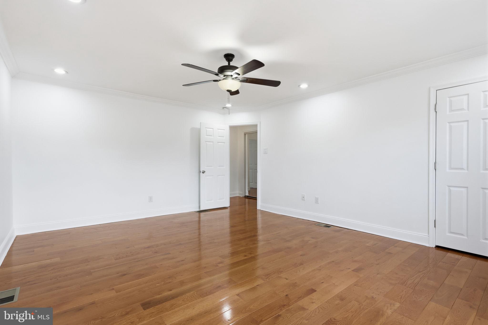 3811 Salina Road Philadelphia, PA 19154 - Photo 22 of 48 Bright and airy open space awaits.
