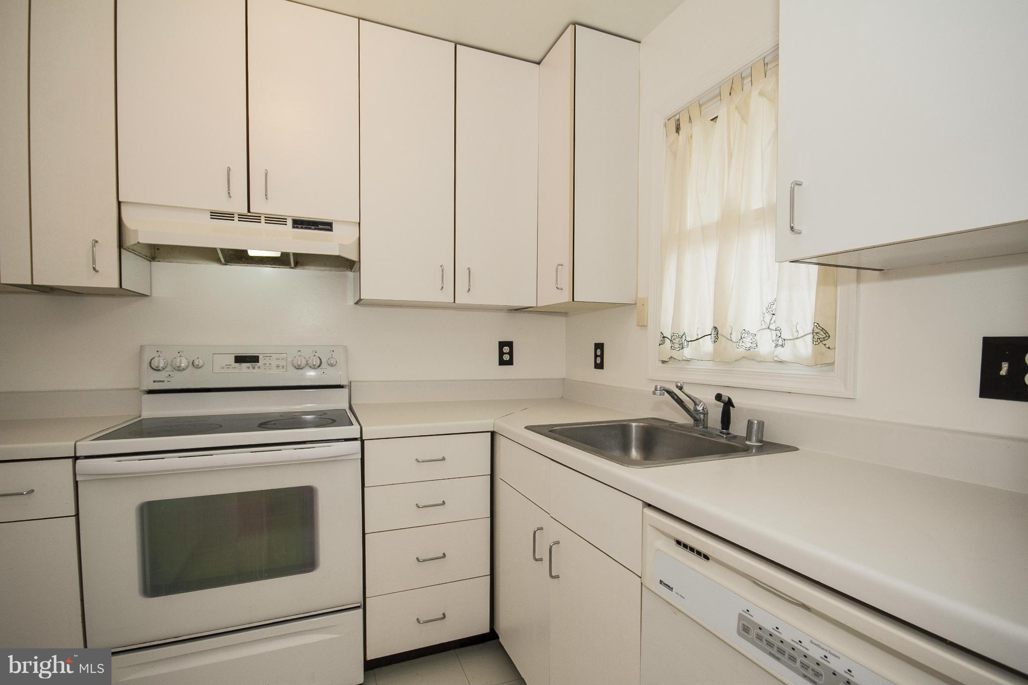4202 Roland Avenue, Unit 204 Baltimore, MD 21211 - Photo 11 of 27 Kitchen