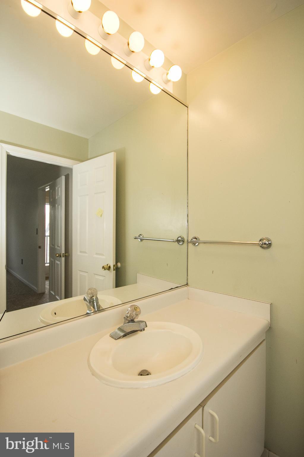 4202 Roland Avenue, Unit 204 Baltimore, MD 21211 - Photo 17 of 27 Bath