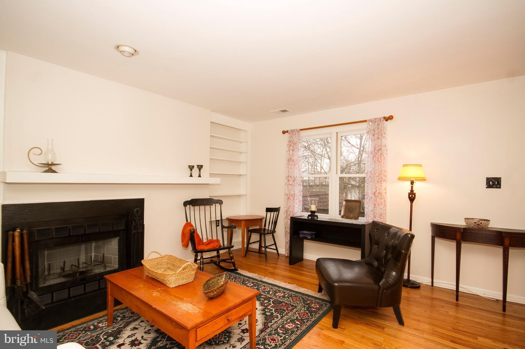 4202 Roland Avenue, Unit 204 Baltimore, MD 21211 - Photo 3 of 27 Living Room